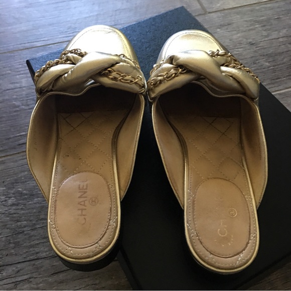 CHANEL gold metallic mule. Size 39. - Picture 5 of 16